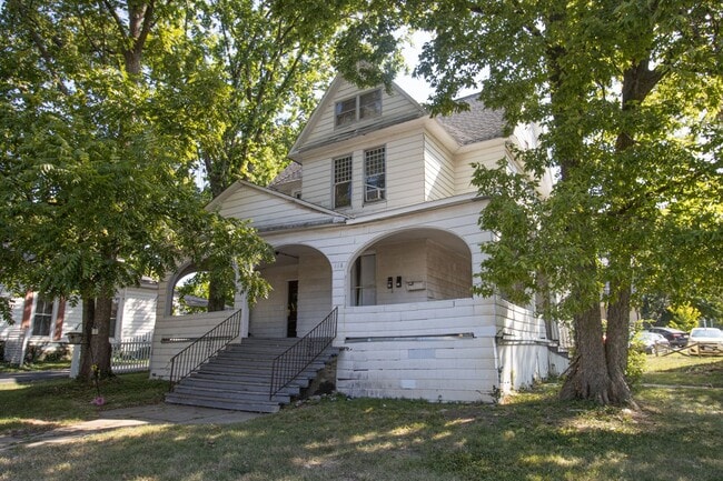 Building Photo - 116 S College Ave Unit Apt 2