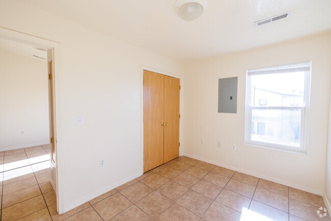 2BD, 1BA - 850SF - Primary Bedroom