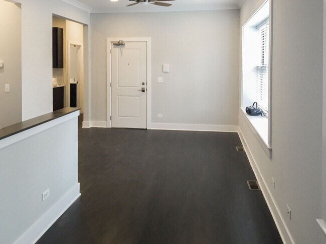 Photo - 1946 W Nelson St Unit 1946-1W