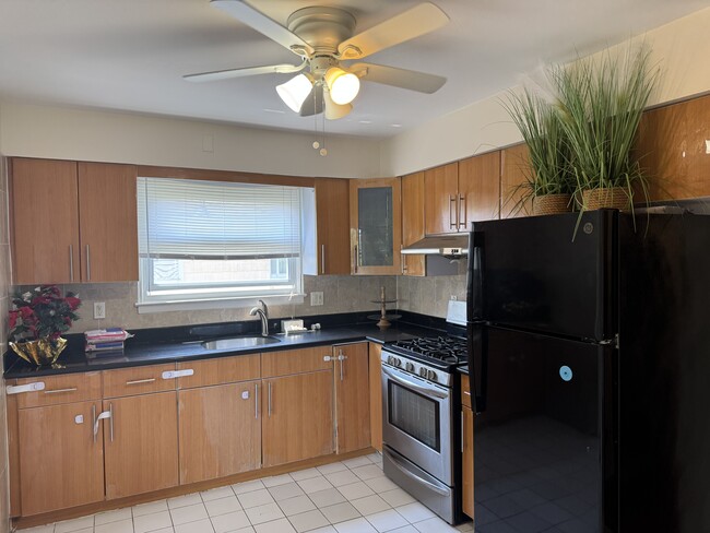 Building Photo - 9419 Avenue J Unit 2 Rental