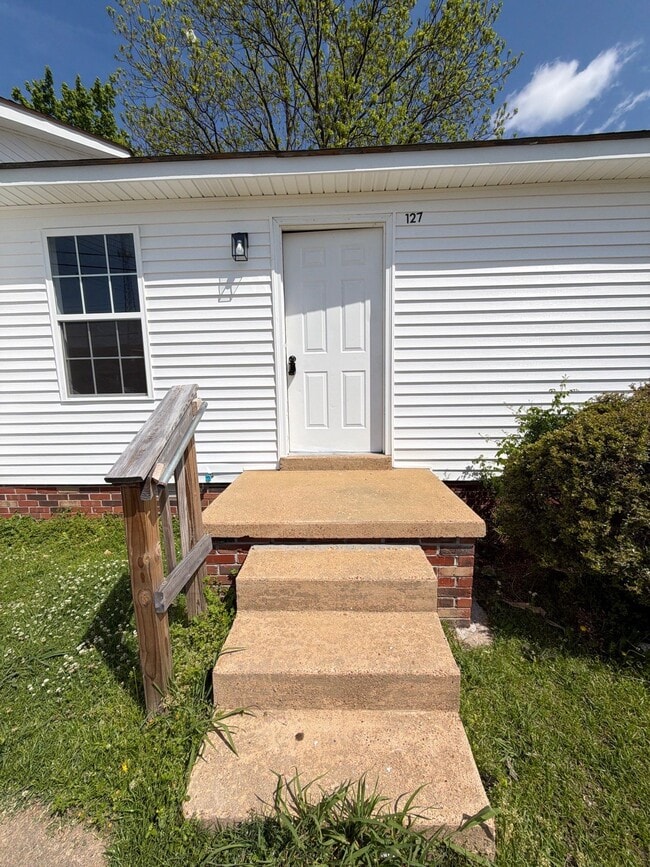 Building Photo - 127 E Jefferson St