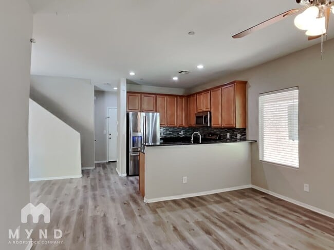 Photo - 7608 Tiffany Lamp Ct