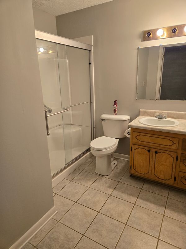 Photo - 270 Rowell Rd W