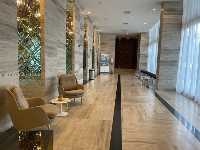 Building Photo - 2000 Metropica Wy Unit 805 Rental
