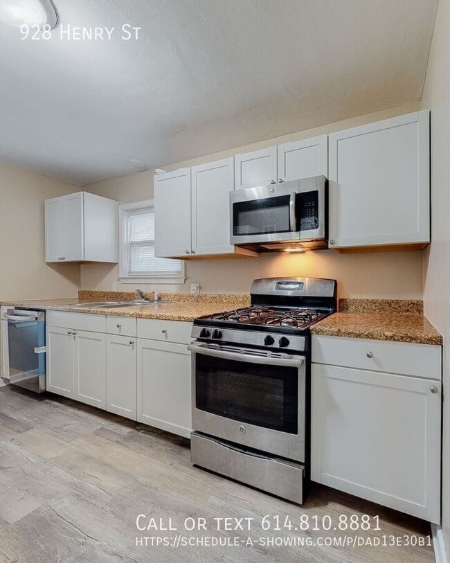 Photo - 928 Henry St