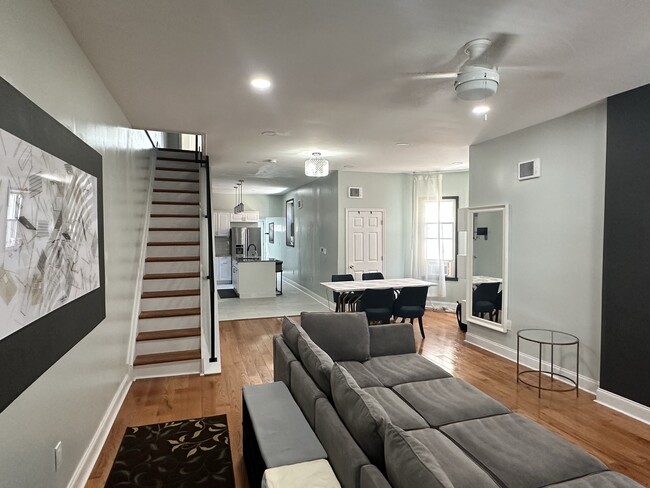Photo - 3428 Reach St