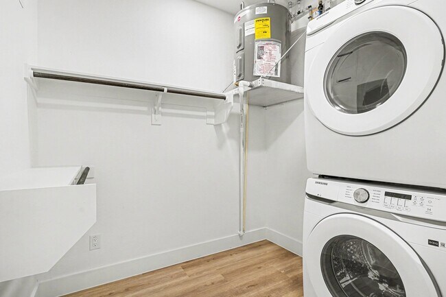 Full sized Washer/Dryer and Walk-In Closets