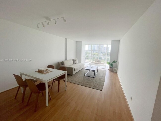 Photo - 800 Parkview Dr Unit 605