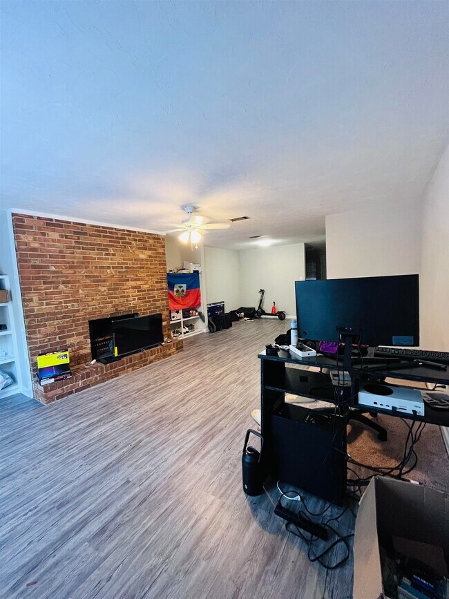 Photo - 581 Holyoke Ct House