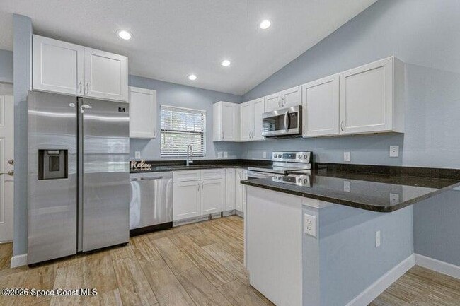 Photo - 1677 Lizette St SE