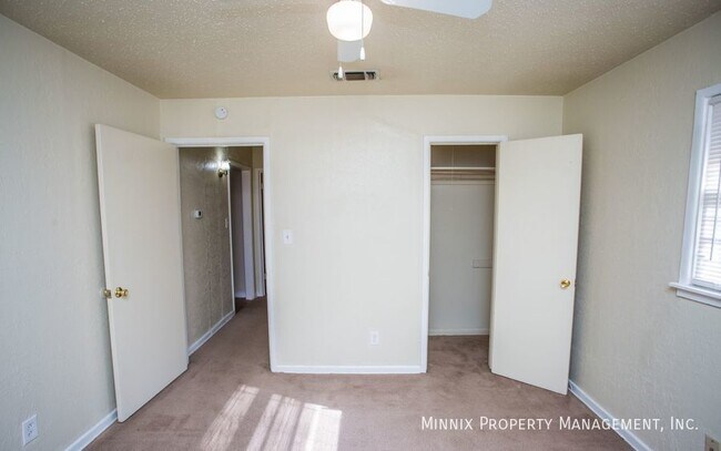 Photo - 2113 S Loop 289 Unit B