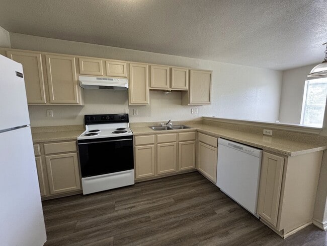 Photo - 2901 Cantabrian Dr Unit # B