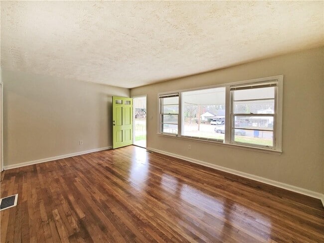 Photo - 3018 Grand Ave SW