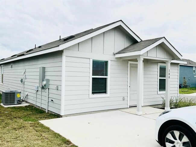 Photo - 100 Louisa Ln