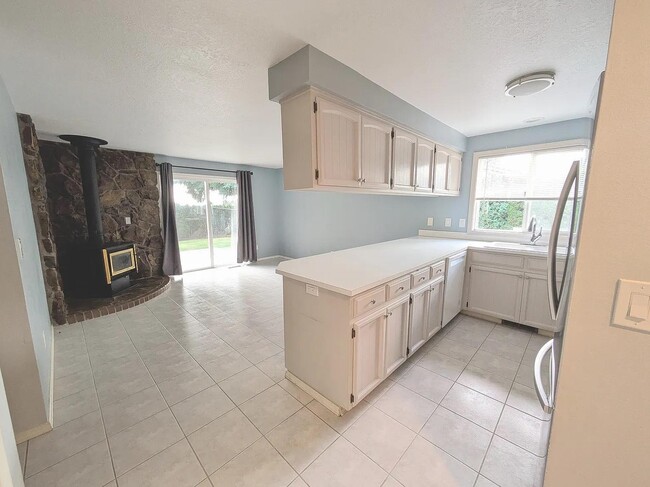 Photo - 566 Sunwood Dr NW