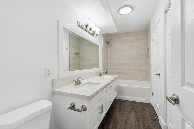 2BR, 2BA - 1,225SF - Bathroom