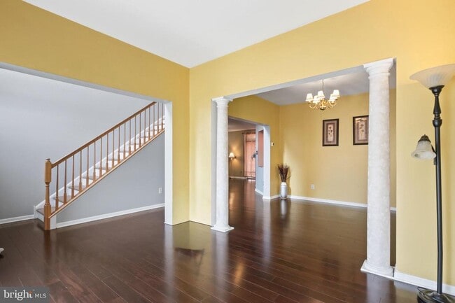 Photo - 929 N York Dr