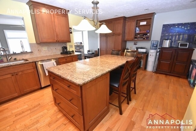 Photo - 403 Edgemere Dr