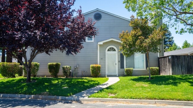 Building Photo - Prime Vacaville Location 3BD/2BA TUSD