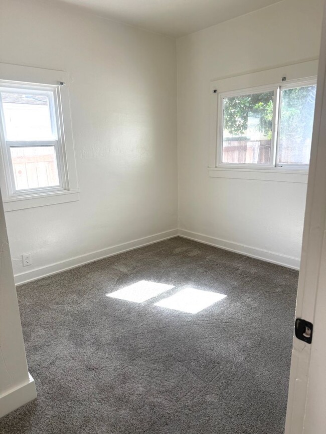 1715 Chino St Unidad C - Main House