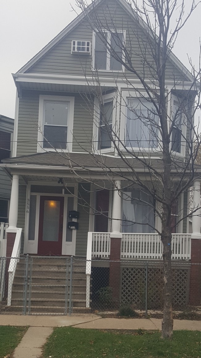 Building Photo - 3556 W Medill Ave Unit 2 Rental