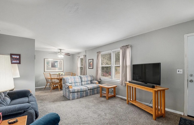 Photo - 520 S 70th St