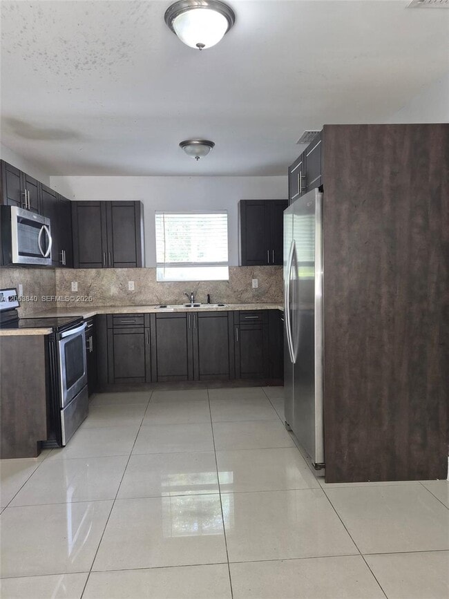 Photo - 4643 NW 15th Ct Unit 2