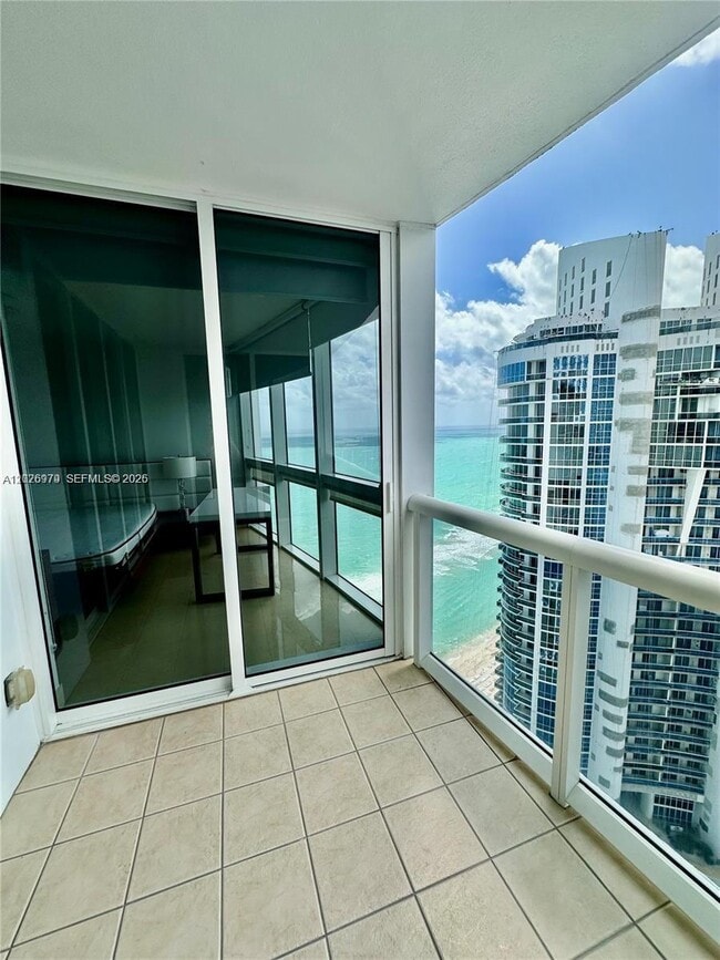 Photo - 18201 Collins Ave Unidad 5307