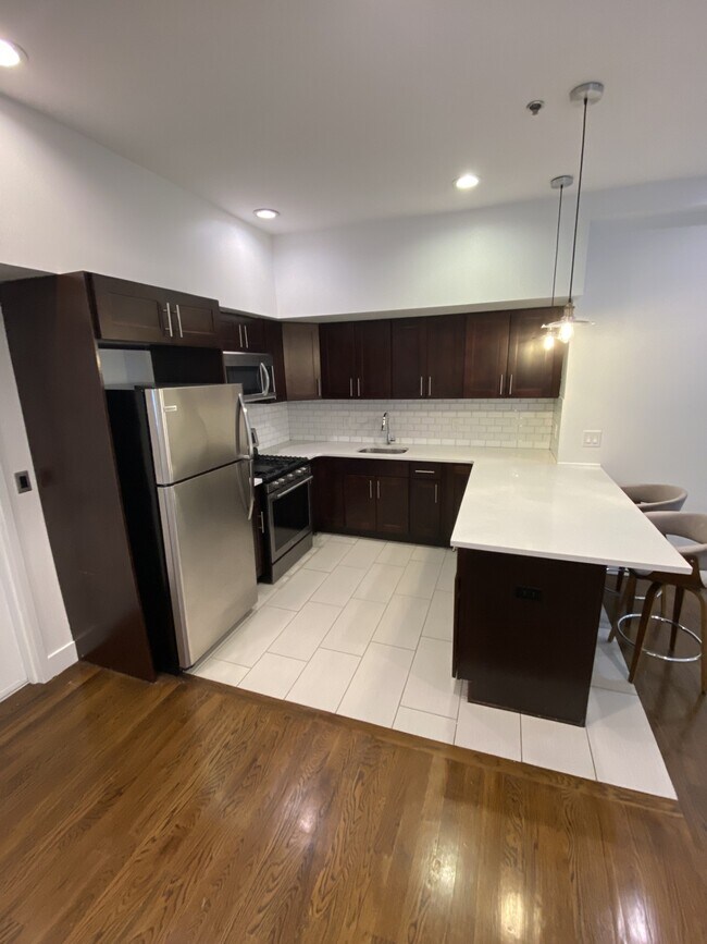 Building Photo - 45 Main St Unit 2L