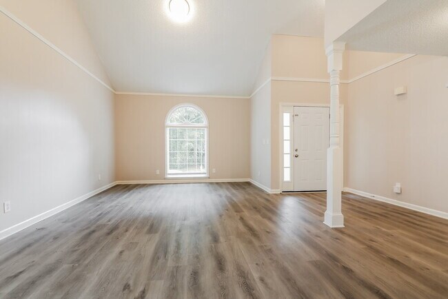 Photo - 739 Glenspring Dr