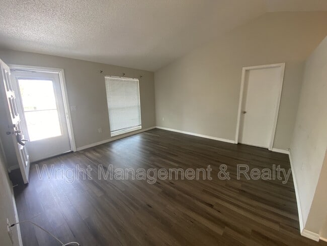 Photo - 3544 Martell St