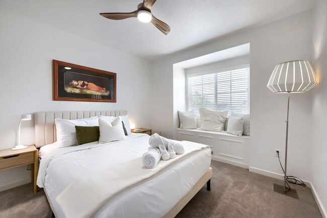 Photo - 2 BDR Gorgeous Updated Townhome with Huge Garden