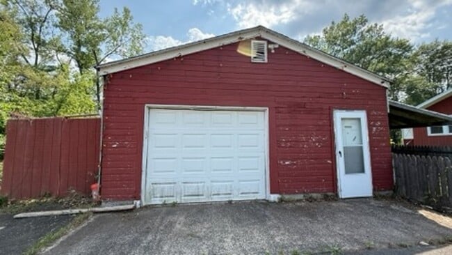Photo - 1210 Farmington Ave Apartment Unit Garage