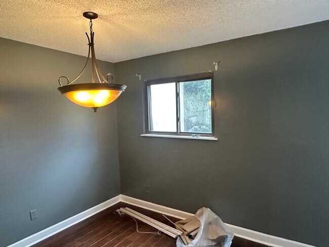 Dining Room - 615 Belvedere Dr Unit 11
