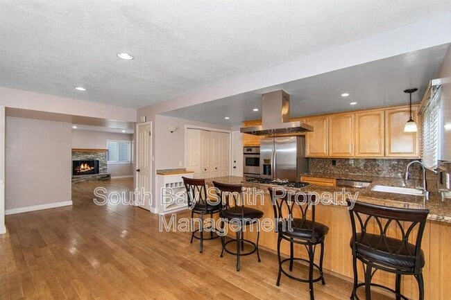Photo - 1918 252nd St