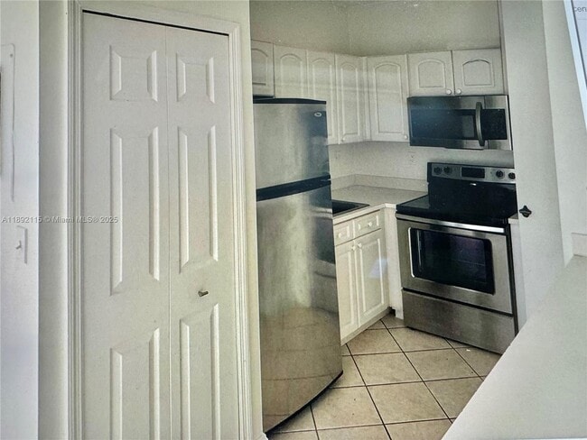 Building Photo - 2734 Bird Ave Unit 212