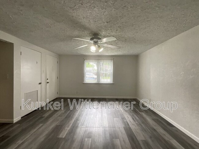 Photo - 210 Howard Dr