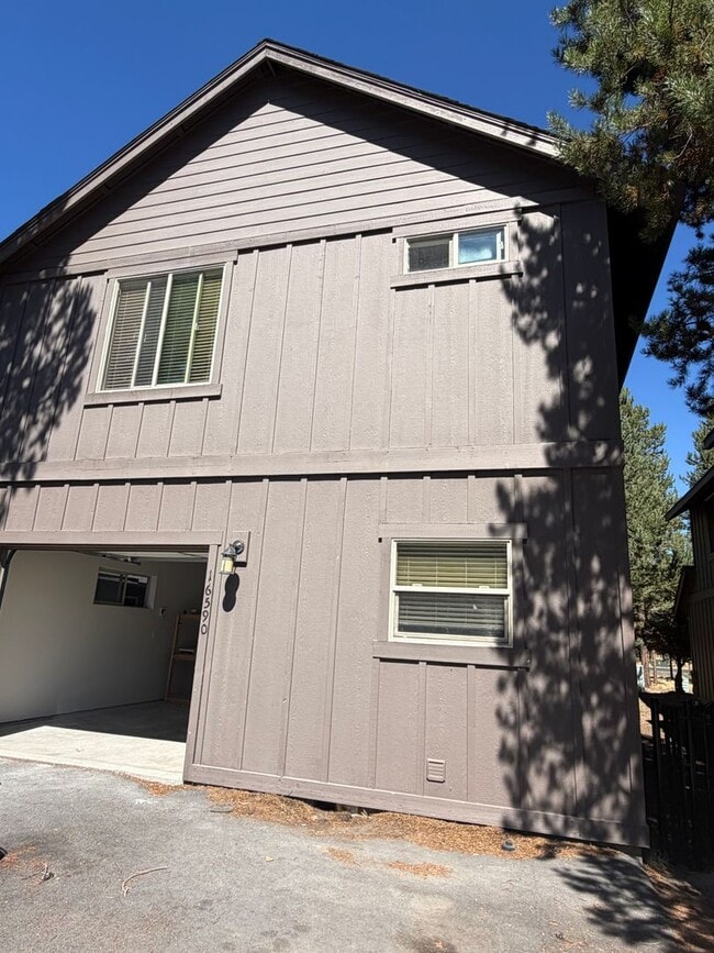 16590 Daisy Pl