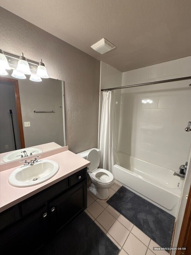 Photo - " 3-Bedroom Home with 2 Full Baths in Edmo...