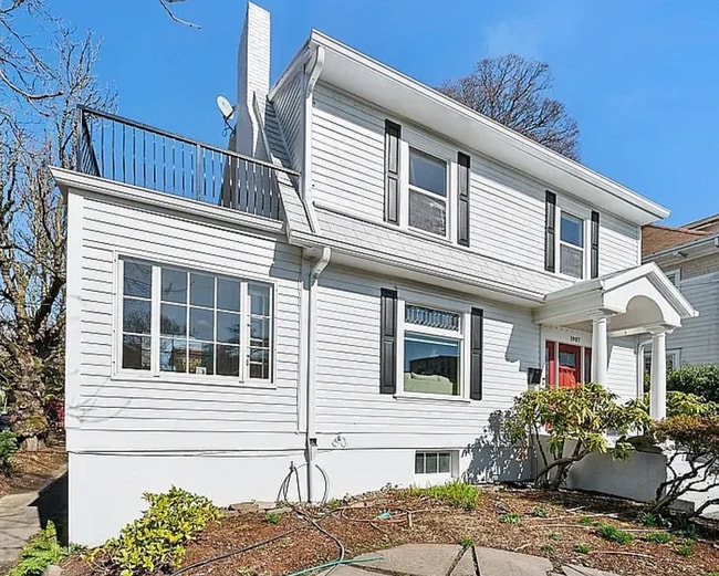 Photo - Amazing Colonial House in Sullivan's Gulch...