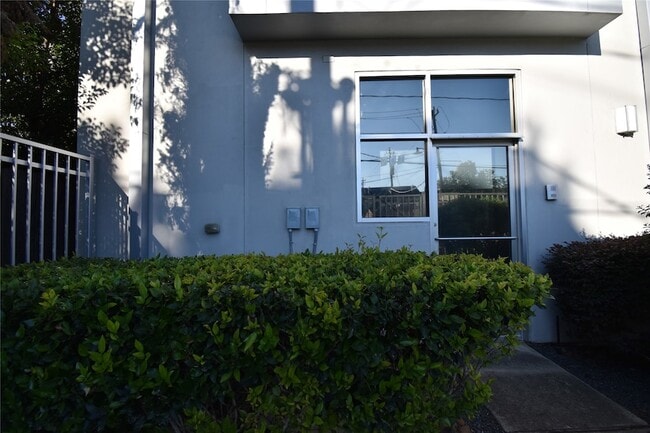 Building Photo - 207 Pierce St Unit 201 Rental