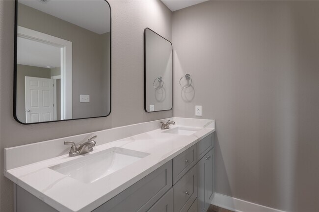 Photo - 250 Shady Oaks