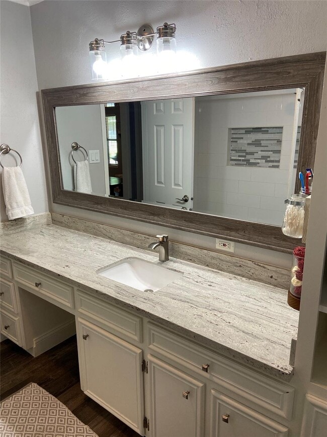 Photo - 310 Rosebud Dr