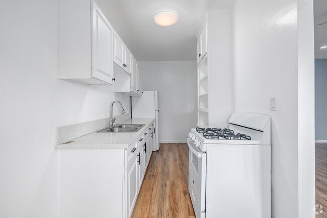 Studio - 655SF - Kitchen