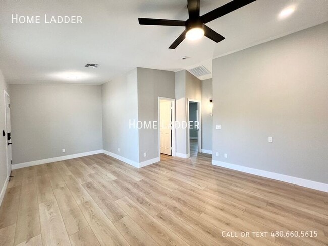 Photo - 1124 E Polk St Unit 1