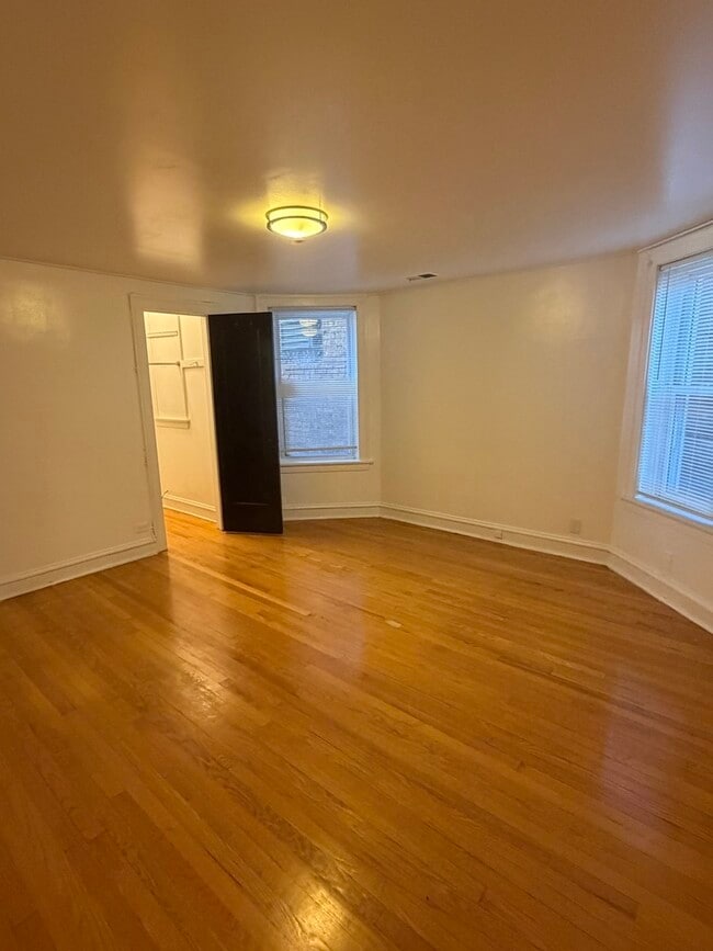 Photo - 7544 N Oakley Ave Unit 2