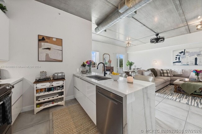 111 SE 2nd St Unit 201