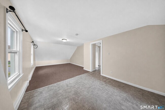 53 Mohican Ave
