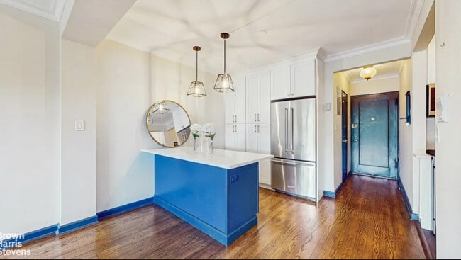 Photo - 645 W 239th St