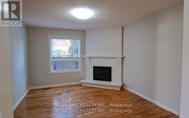 Photo - 552 Marlatt Dr